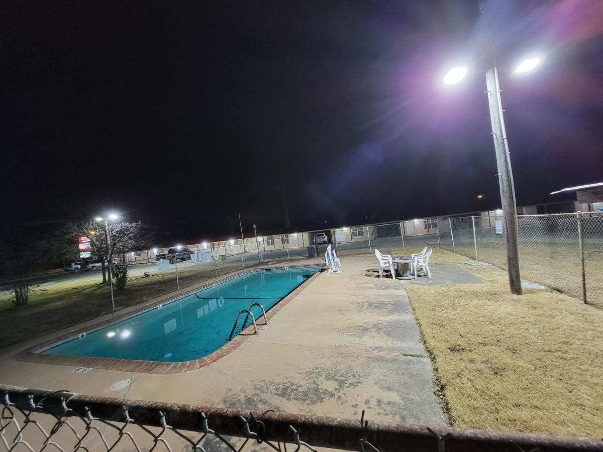 Eddy'S Motel Pleasanton Dış mekan fotoğraf