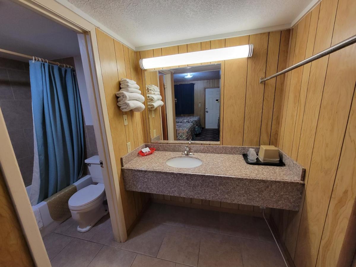 Eddy'S Motel Pleasanton Dış mekan fotoğraf