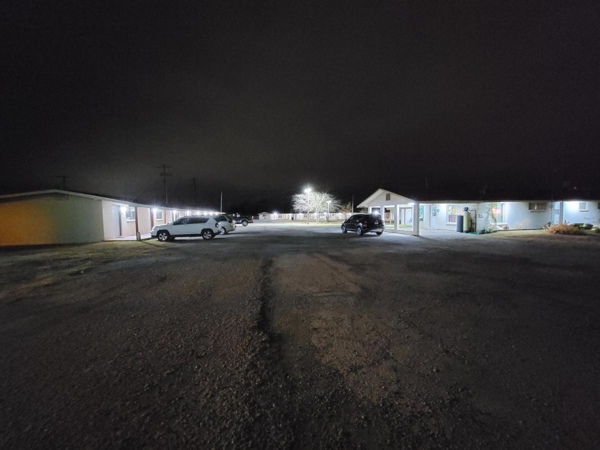 Eddy'S Motel Pleasanton Dış mekan fotoğraf