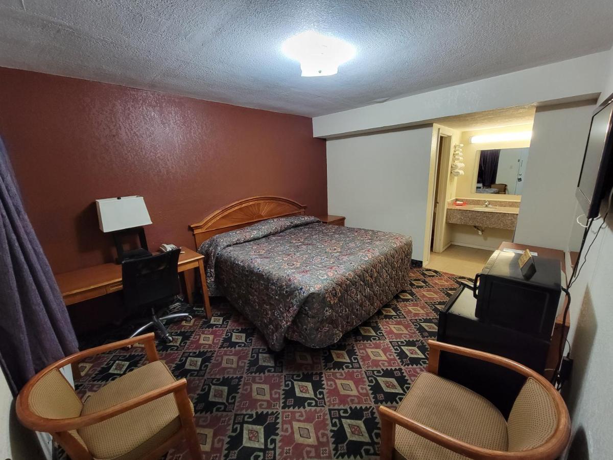Eddy'S Motel Pleasanton Dış mekan fotoğraf